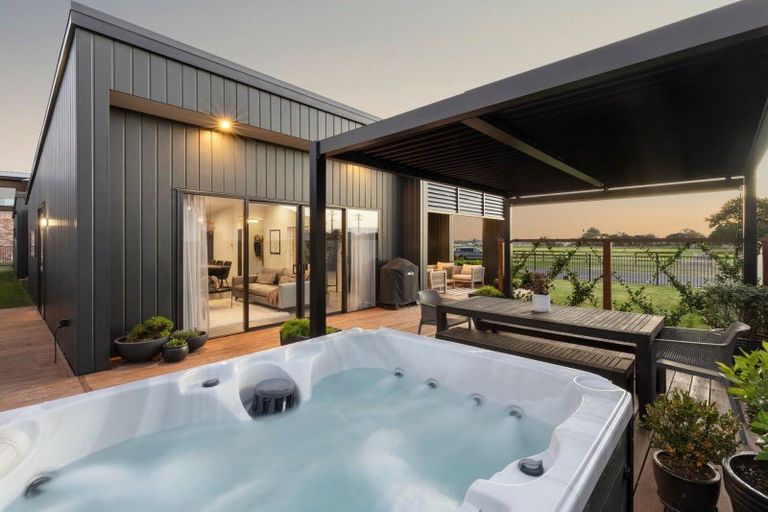 Photo of property in 77 Vogel Street, Cambridge, 3434