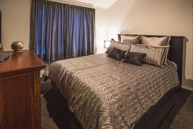 Photo of property in 25 Cottesmore Place, Huntington Park, Auckland, 2013