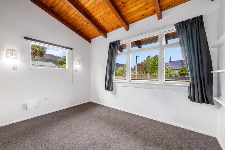 Photo of property in 46 Beach Road, Waikawa, Picton, 7220