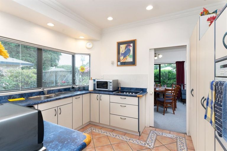 Photo of property in 1 Oak View Place, Greytown, 5712