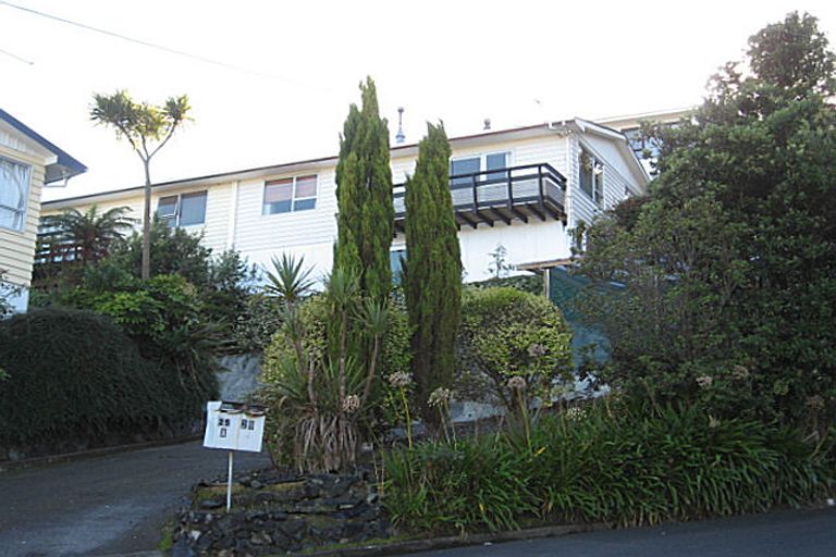 Photo of property in 25a Manor Drive, Stokes Valley, Lower Hutt, 5019