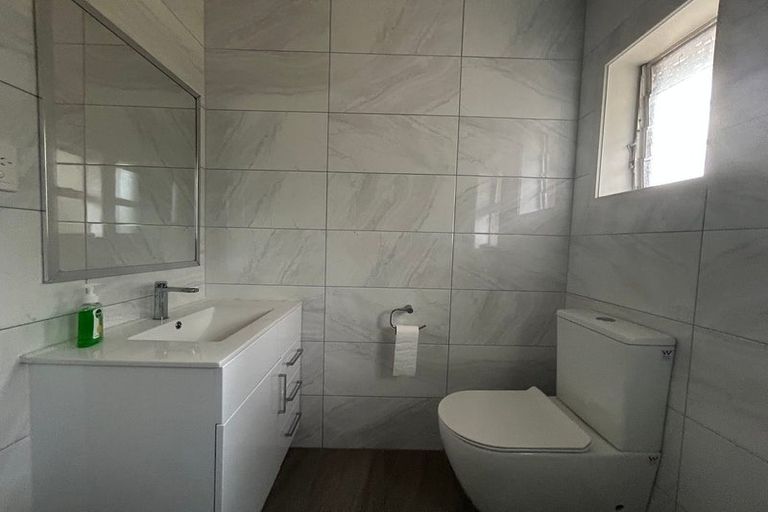 Photo of property in 1/32 Northcote Road, Takapuna, Auckland, 0622