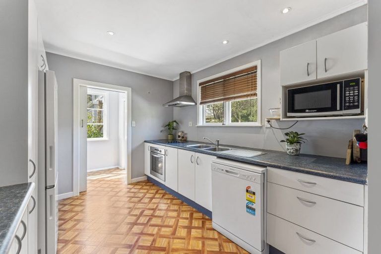 Photo of property in 52 Bird Grove, Stokes Valley, Lower Hutt, 5019