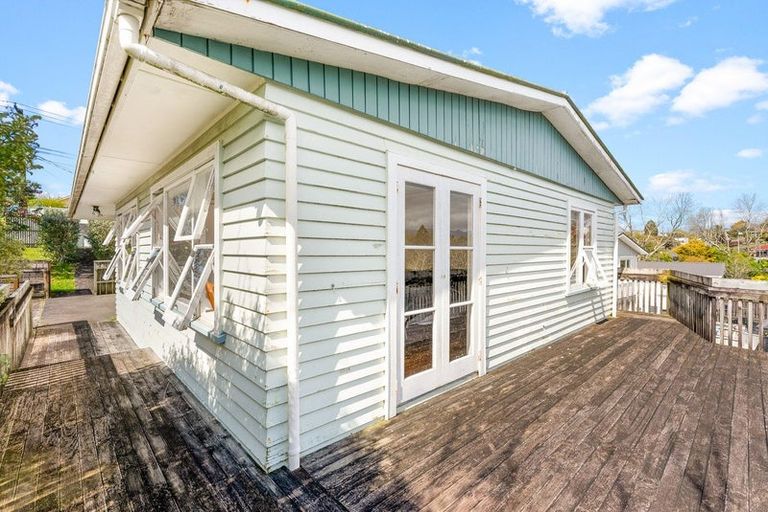 Photo of property in 130 Brooklands Road, Brooklands, New Plymouth, 4310