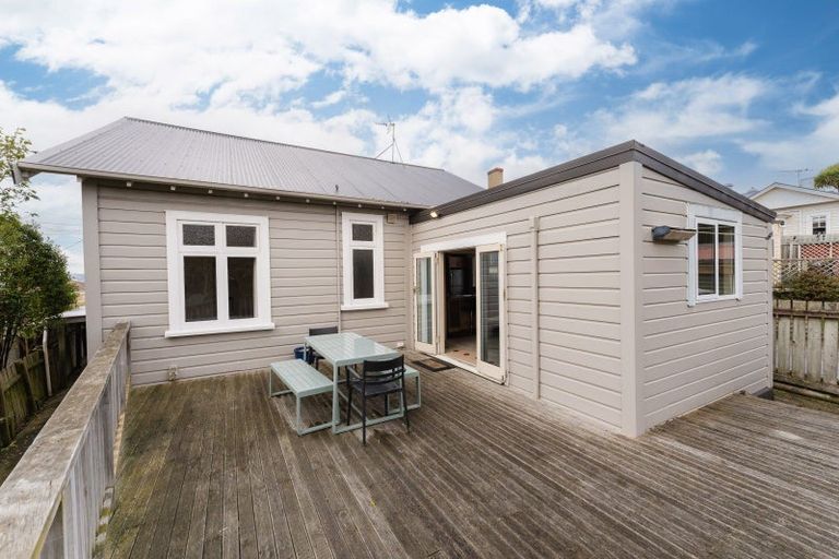 Photo of property in 144 Kenmure Road, Kenmure, Dunedin, 9011