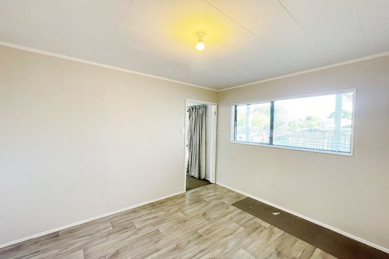 Photo of property in 5 Rondorlyn Place, Manurewa, Auckland, 2102