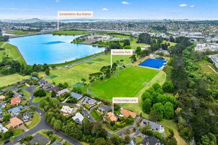 Photo of property in 12 Stonedge Lane, Rosedale, Auckland, 0632