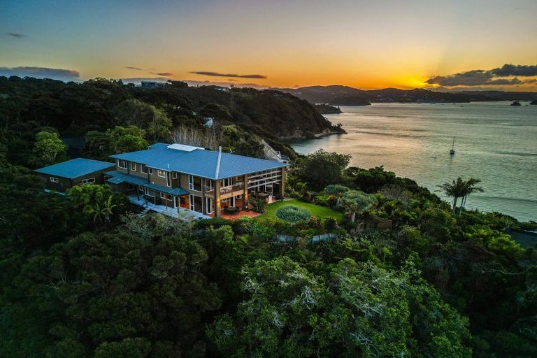 Photo of property in 18 Kaha Place, Russell, 0272