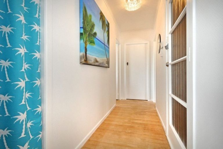 Photo of property in 86 Sylvan Crescent, Te Atatu South, Auckland, 0610