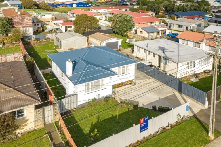 Photo of property in 28 Raupo Street, Castlecliff, Whanganui, 4501