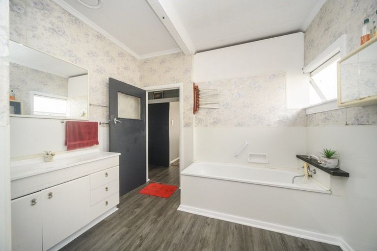 Photo of property in 698 Pioneer Highway, Takaro, Palmerston North, 4412