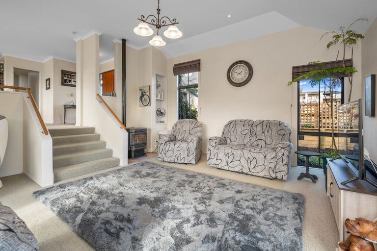 Photo of property in 2 Holcombrooke Lane, Welcome Bay, Tauranga, 3175