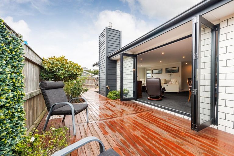 Photo of property in 16 Serenity Crescent, Kelvin Grove, Palmerston North, 4414