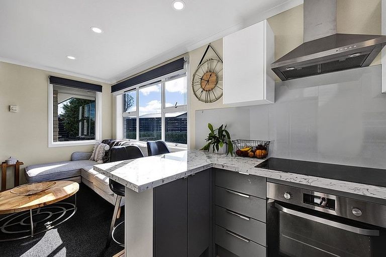 Photo of property in 12 Green Lane, Hawera, 4610