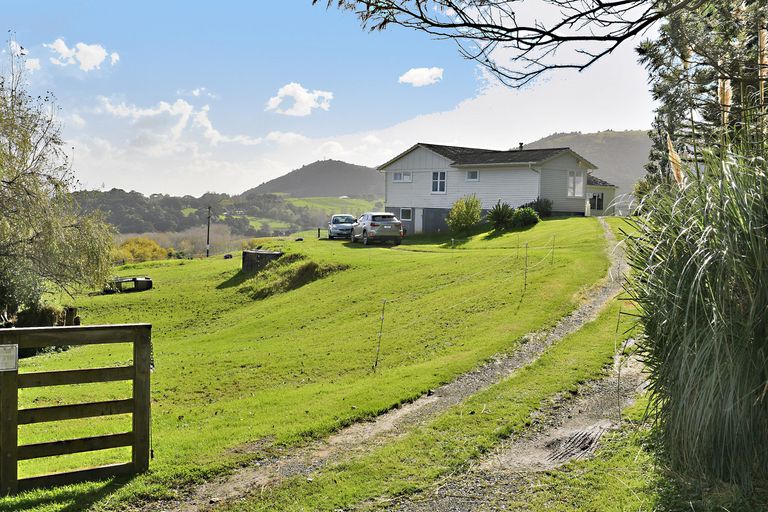 Photo of property in 6b Mountain Road, Kaiwaka, Maungaturoto, 0587