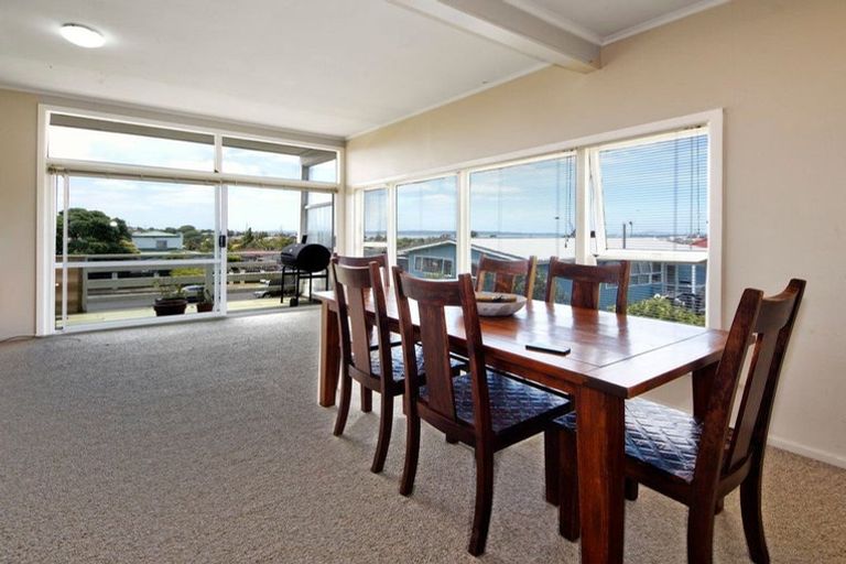 Photo of property in 121 Mcleod Road, Te Atatu South, Auckland, 0610