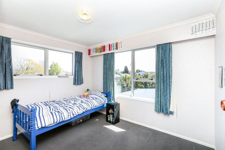 Photo of property in 17 Kowhai Street, Inglewood, 4330