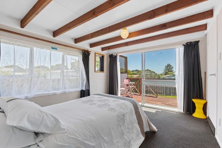 Photo of property in 5 Newbury Place, Waitara, 4320
