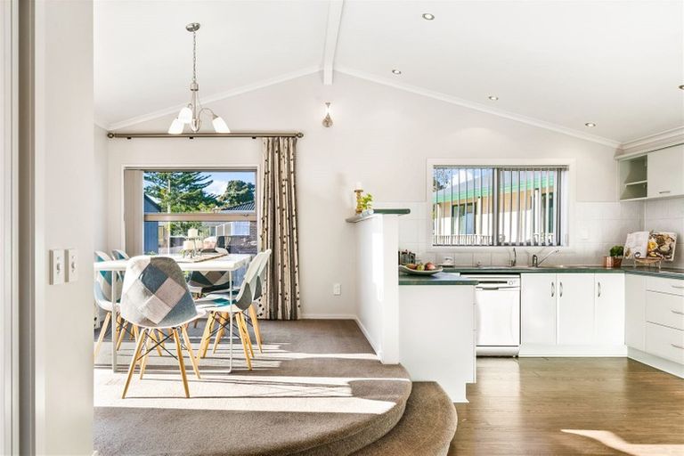 Photo of property in 131 Waimumu Road, Massey, Auckland, 0614