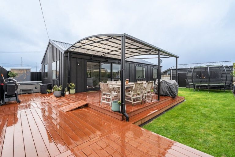 Photo of property in 11 Moa Street, Waikiwi, Invercargill, 9810
