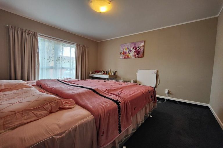 Photo of property in 1/12 Booker Place, Weymouth, Auckland, 2103