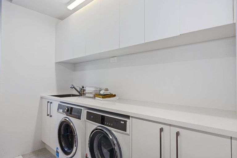 Photo of property in 1/16 Clematis Avenue, Murrays Bay, Auckland, 0630