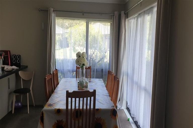 Photo of property in 13 Aragon Grove, Kingsley Heights, Upper Hutt, 5018