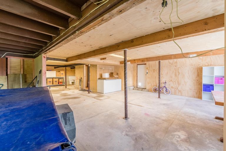 Photo of property in 50 La Rosa Street, Green Bay, Auckland, 0604