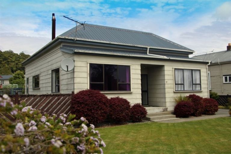 Photo of property in 37 Shakespeare Street, Greymouth, 7805