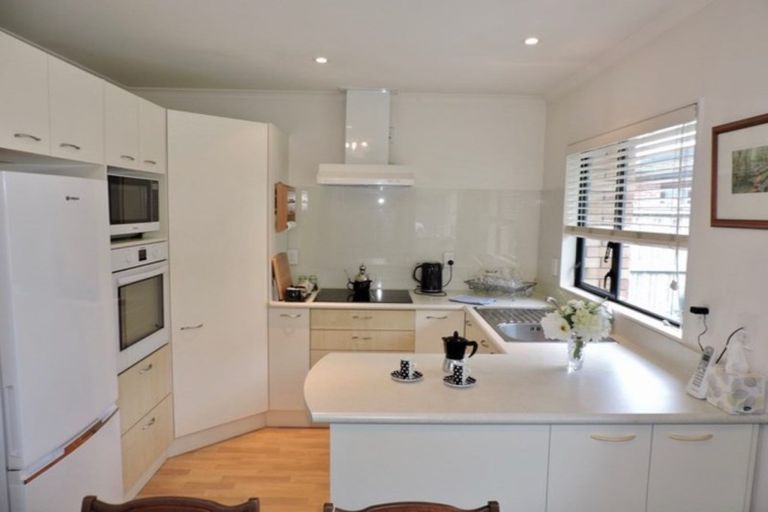 Photo of property in Redwood Village, 28/42 Main Road, Tawa, Wellington, 5028