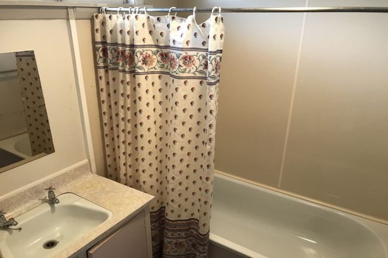 Photo of property in 142 Main Road, Redcliffs, Christchurch, 8081