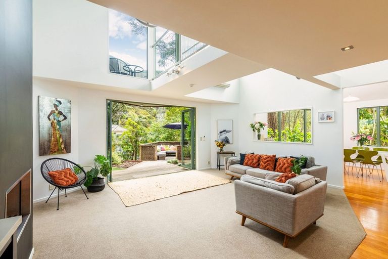 Photo of property in 11a Woodfern Crescent, Titirangi, Auckland, 0604