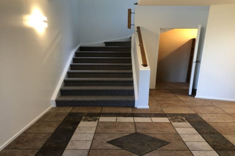 Photo of property in 1/12 Heath Avenue, Northcote, Auckland, 0627