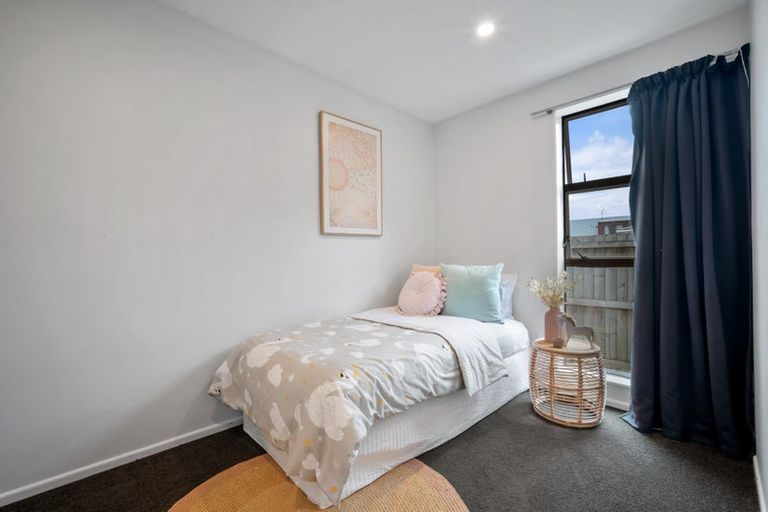 Photo of property in 2/32 Prestons Road, Redwood, Christchurch, 8051