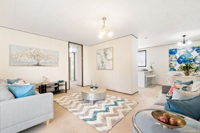 Photo of property in 2/115 Old Wairoa Road, Papakura, 2110