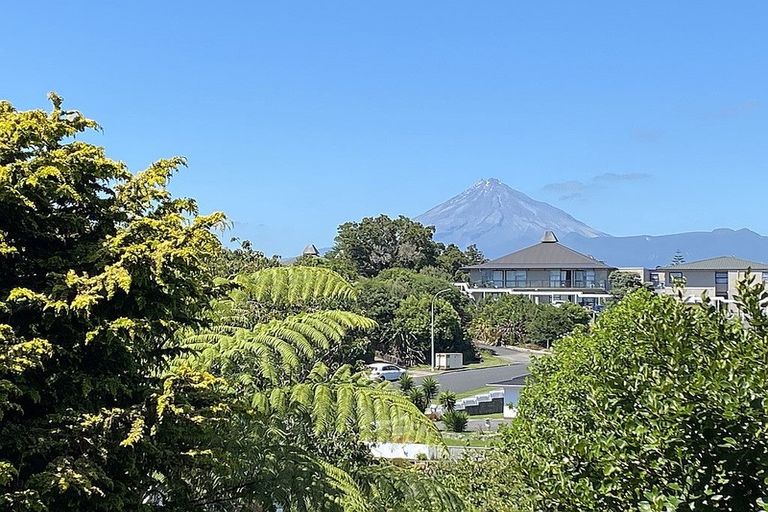 Photo of property in 6a Waterloo Place, Westown, New Plymouth, 4310