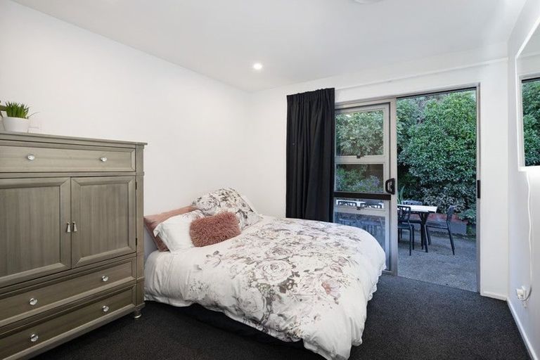 Photo of property in 99 Akaroa Drive, Maupuia, Wellington, 6022