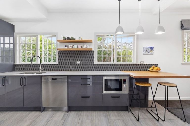 Photo of property in 5 Troon Crescent, Boulcott, Lower Hutt, 5010