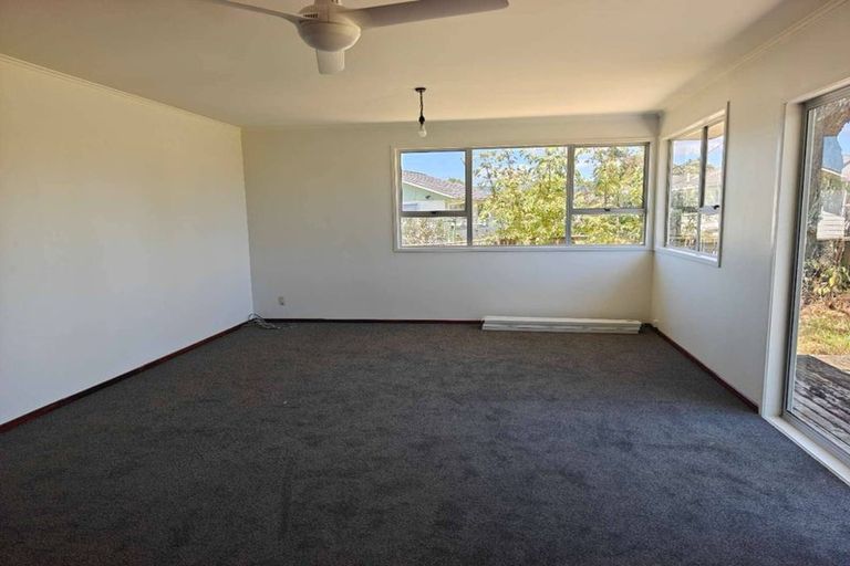 Photo of property in 8 Newham Place, Henderson, Auckland, 0612