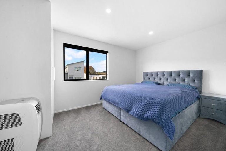 Photo of property in 6 Farranfore Road, Opaheke, 2113