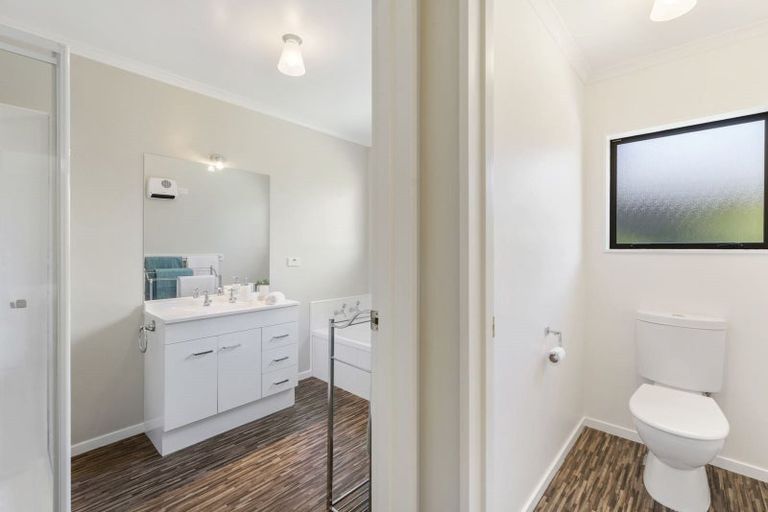 Photo of property in 2 Ashleigh Way, Waikanae Beach, Waikanae, 5036