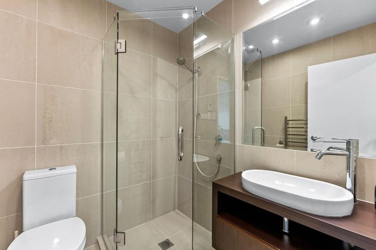 Photo of property in 1/14 Bournemouth Terrace, Murrays Bay, Auckland, 0630