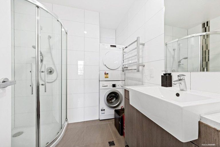 Photo of property in Apollo Apartments, 11/46g Rosedale Road, Rosedale, Auckland, 0632