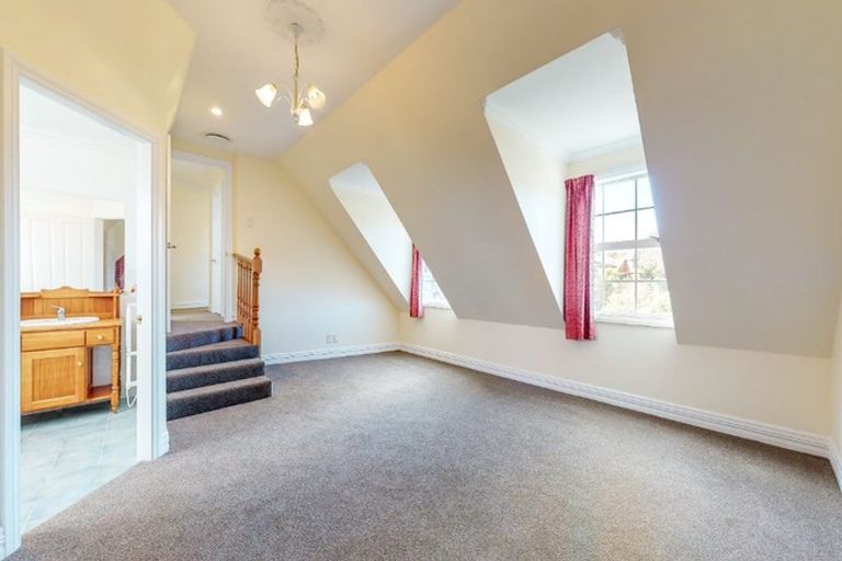 Photo of property in 24 Saunders Close, Whitby, Porirua, 5024