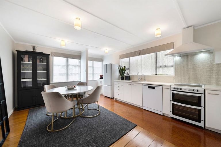 Photo of property in 19 Blacklock Avenue, Henderson, Auckland, 0612