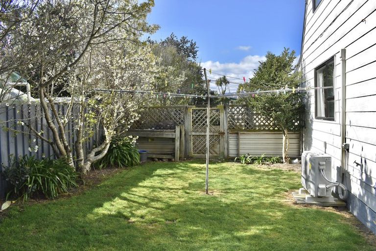 Photo of property in 4 Mavis Avenue, Waikawa Beach, Levin, 5573