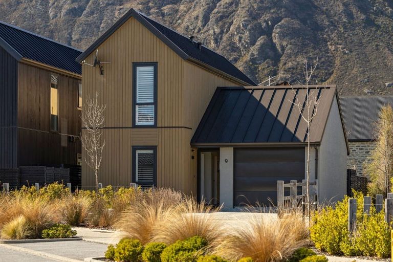 Photo of property in 9 Mulholland Drive, Jacks Point, 9371