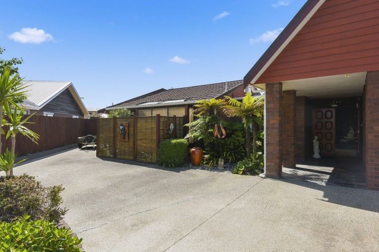 Photo of property in 11 Oakwood Grove, Paraparaumu Beach, Paraparaumu, 5032