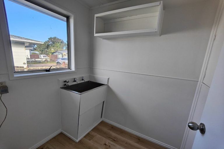 Photo of property in 21 Larissa Avenue, Henderson, Auckland, 0610