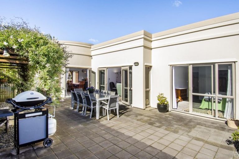 Photo of property in 8 Saint Clair Place, Papamoa Beach, Papamoa, 3118